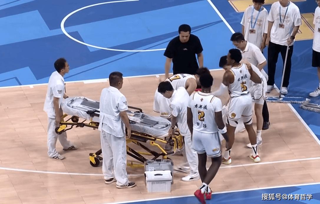 关于球队主力因伤缺阵，备战计划一片混乱的信息