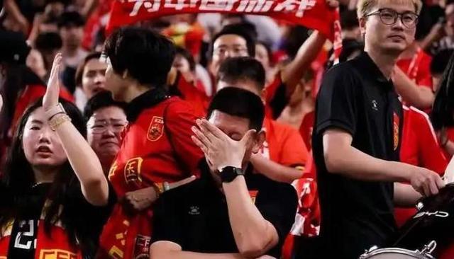 俱乐部命令国脚不敢踢，场上表现受限，三大原因致国足失败