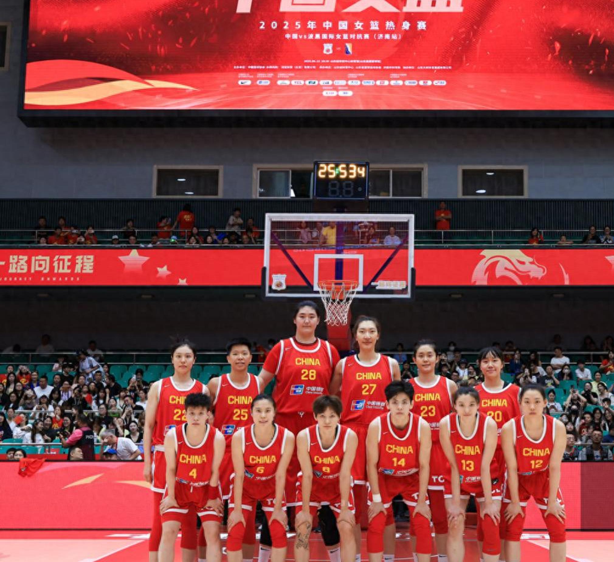 FIBA发布中国女篮写真张子宇韩旭搞怪
